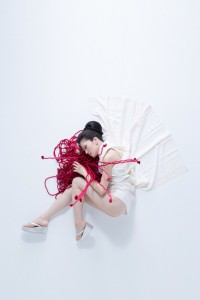ロープアーティスト一鬼のこ×つながる赤い縄の世界 -『Red』の撮影現場へ-