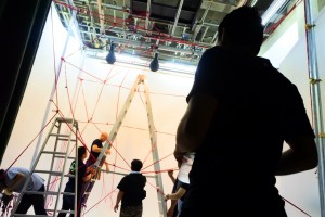 ロープアーティスト一鬼のこ×つながる赤い縄の世界 -『Red』の撮影現場へ-