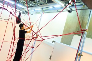 ロープアーティスト一鬼のこ×つながる赤い縄の世界 -『Red』の撮影現場へ-