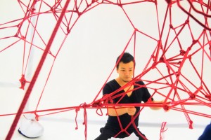 ロープアーティスト一鬼のこ×つながる赤い縄の世界 -『Red』の撮影現場へ-