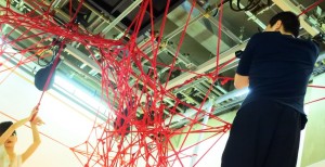 ロープアーティスト一鬼のこ×つながる赤い縄の世界 -『Red』の撮影現場へ-